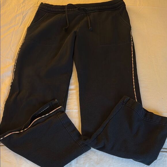 Burberry London Jogging Pants in Loop Back Cotton Blend with Nova Check Detail. - Picture 1 of 10